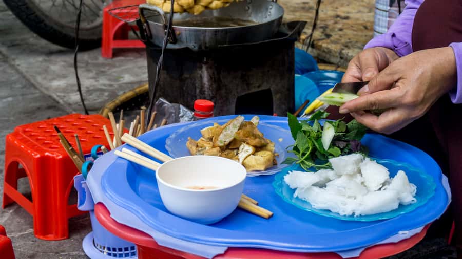 Hanoi Vegan Street Food & Train Street Tour - Starting at Banh Cuon Gia Truyen Thanh Van