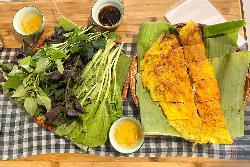Hanoi: Vietnamese Street Food Tour with Egg Coffee - Why a food walk is a smart first evening in Hanoi