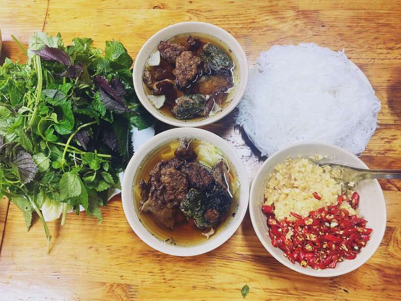 Hanoi: Vietnamese Street Food Tour with Egg Coffee - The first plates: small portions, big range