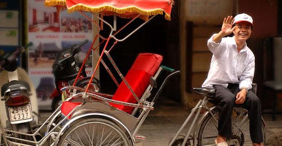 Hanoi Walking Street Food Tour & Cyclo Ride - Why this Hanoi food tour works as a first evening
