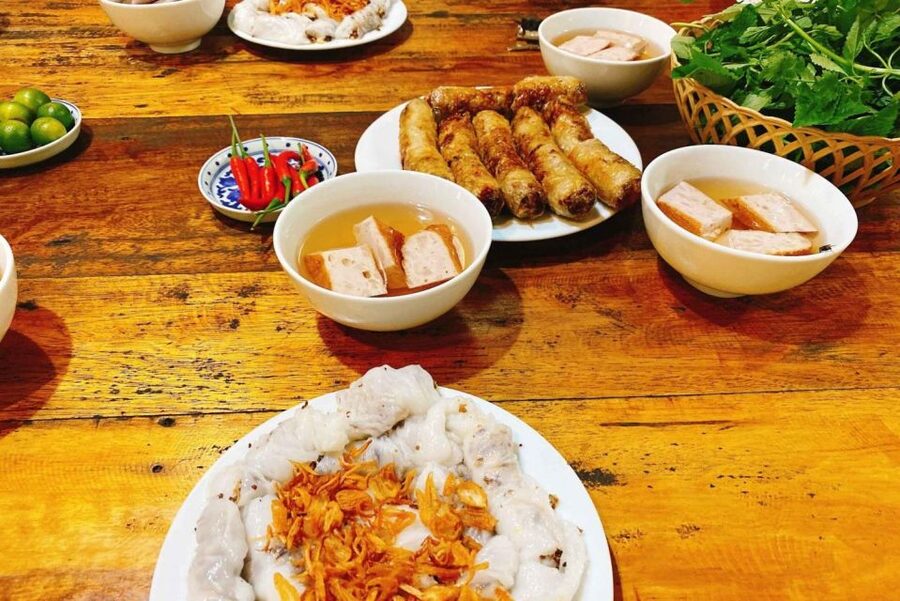 Hanoi: Walking Street Food Tour & Train Street w/Local Guide - Key points to know before booking