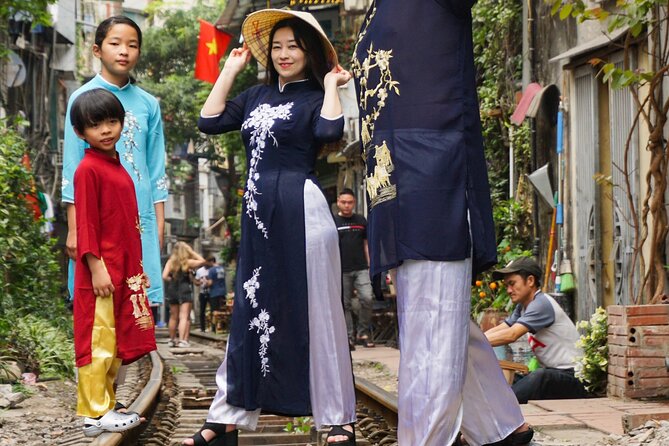 Hanoi Walking Street Food Tour with Train-Street Visit - Group size, timing, and practical tradeoffs
