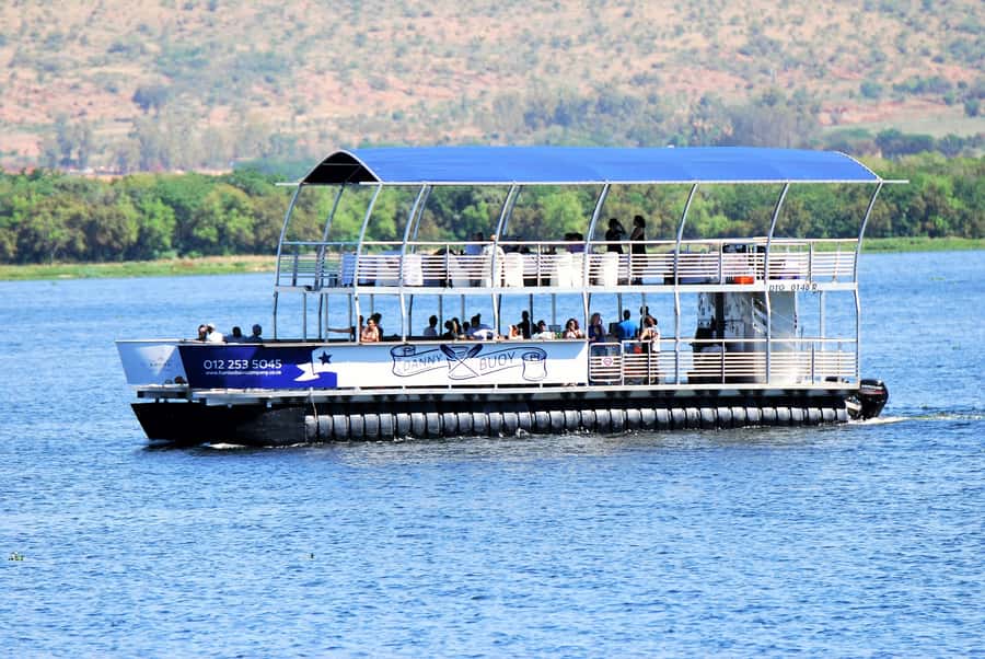 Hartbeespoort: 2-Hour Dam Cruise with South African Food - Music, service, and the social mood