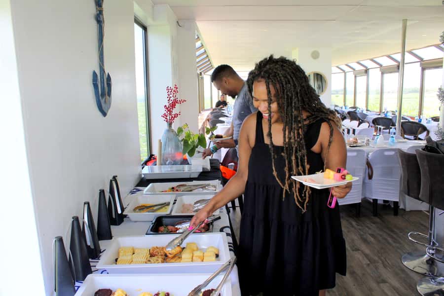 Hartbeespoort Dam: The Luxury Alba Boat Cruise with Food - Food service and the question of value