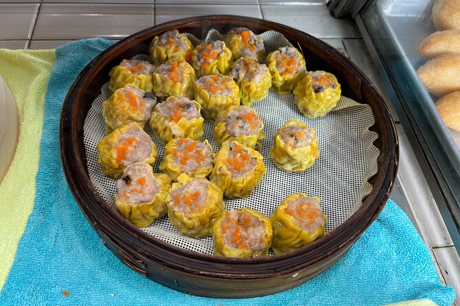 Hawaii Off The Beaten Path Food Tour - A serious fruit tasting in downtown Honolulu