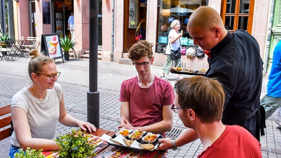 Heidelberg: Culinary city tour with delicious samples - My call: book it if German food stories appeal to you