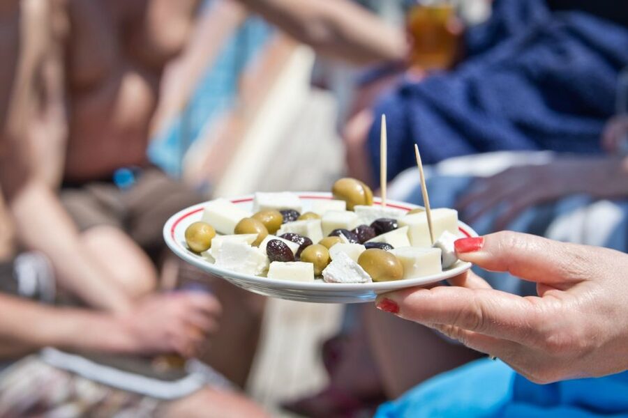 Heraklion: Food Tastings Walking Tour - Choosing Cretan cheese at the market
