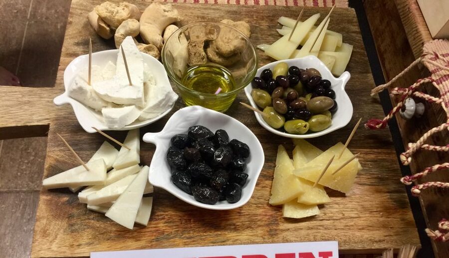 Heraklion: Food Tastings Walking Tour - A local market and the ingredients behind Cretan food