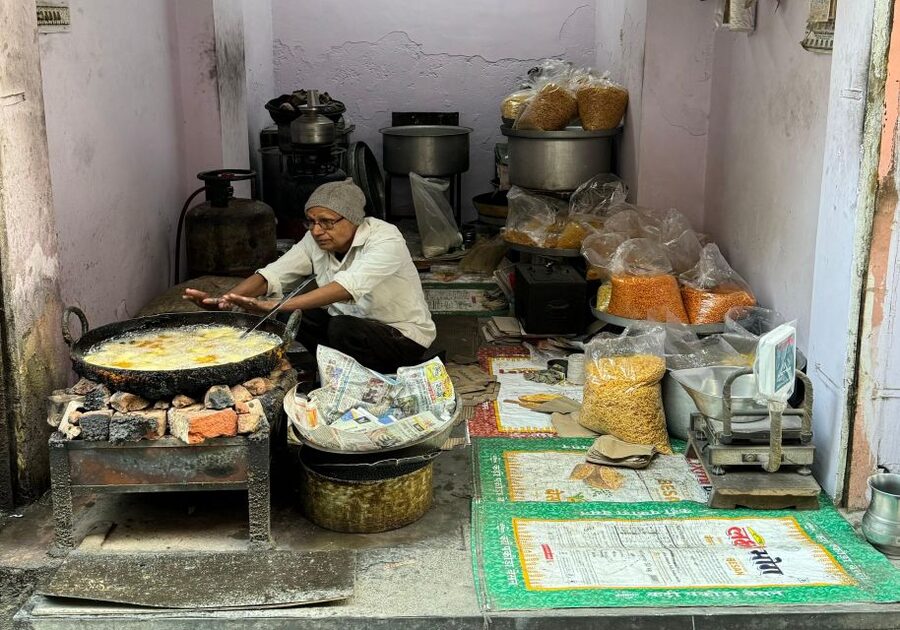 Heritage Walk & Street Food Tasting in Jaipur - Tripolia Bazar and Jaipur’s working streets