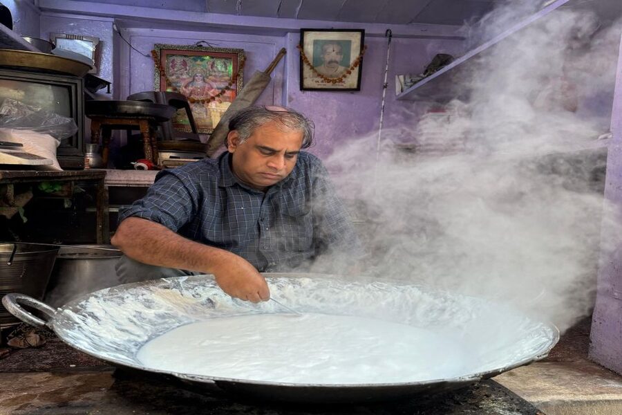 Heritage Walk & Street Food Tasting in Jaipur - Choti Chaupar, temples, and the final tastings