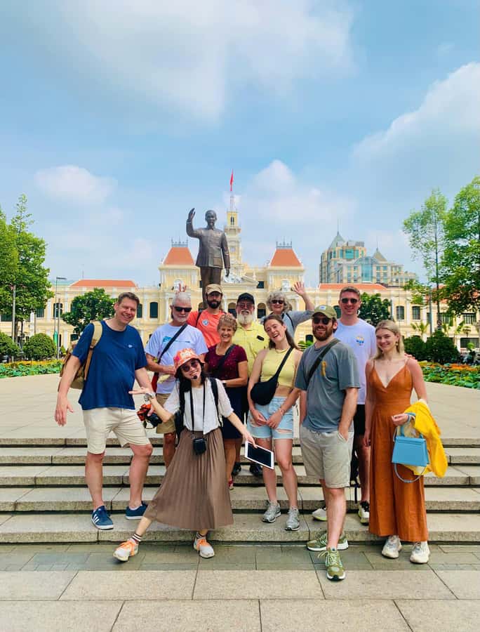 Ho Chi Minh City: Downtown Walking Tour with Local - Cong Coffee and a welcome ten-minute pause