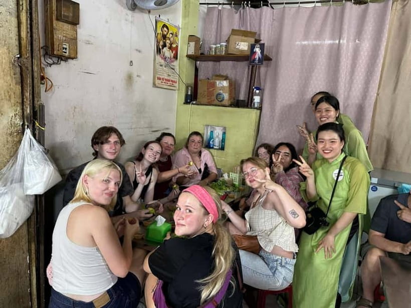 Ho Chi Minh City: Motorbike Street Food Tour - 12 Tastings - Drinks that keep the meal moving