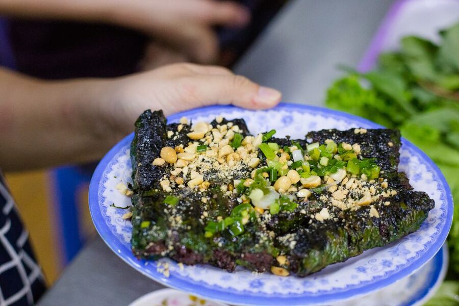 Ho Chi Minh City: Private Street Food Evening Walking Tour - The night flower market is a fitting finale
