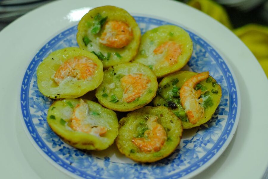 Ho Chi Minh City: Private Street Food Evening Walking Tour - Rice cakes, steamed rolls, and sugar cane juice