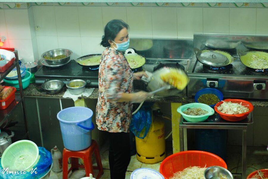 Ho Chi Minh City: Private Street Food Evening Walking Tour - Seafood alley and the main savory feast