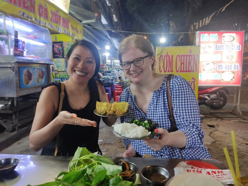 Ho Chi Minh City: Walking Food Tour with 13 Tastings - The snail challenge and dessert finish