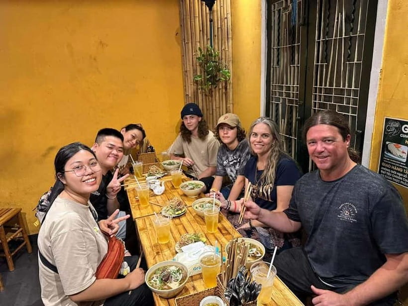 Ho Chi Minh: Street Food & Sightseeing Tour with Local Guide - District 10 and the flower market