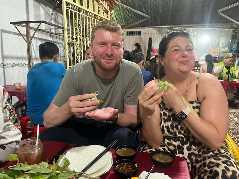 Ho Chi Minh: Street Food & Sightseeing Tour with Local Guide - Nguyen Thien Thuat Apartment Park