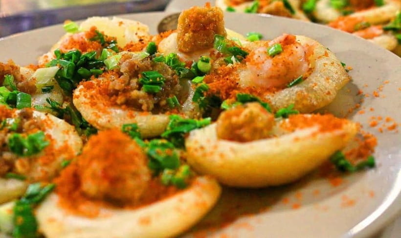 Ho Chi Minh: Street Food & Sightseeing Tour with Local Guide - The final snack, dessert, and ride home