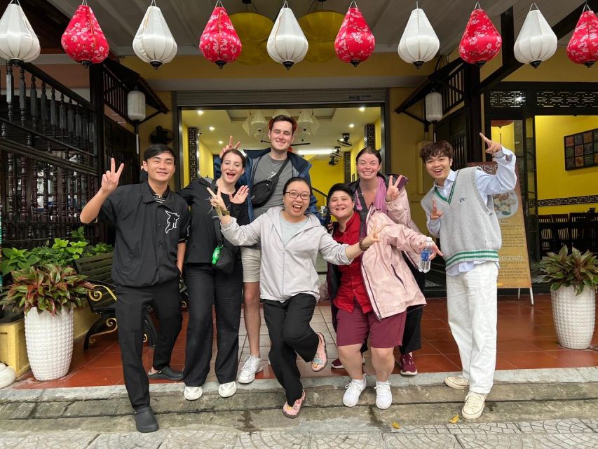 Hoi An: Evening Food Tour with 7 Tastings and Boat Trip - White rose dumplings and the people behind them