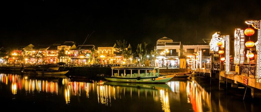 Hoi An: Evening Food Tour with 7 Tastings and Boat Trip - A short boat ride and a floating lantern