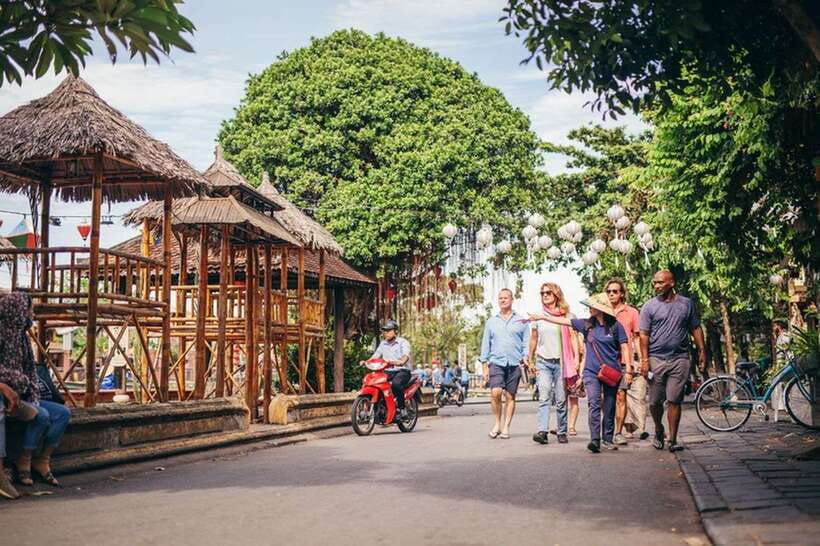 Hoi An: Sunset Food Tasting Tour - How this compares with eating alone in Hoi An