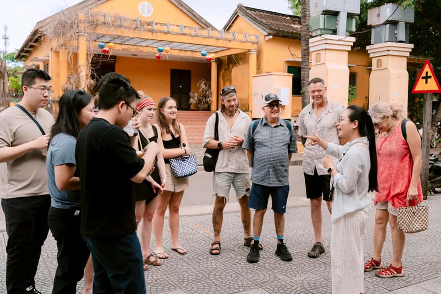 Hoi An: Unique Street Food Tour - What your guide adds to the meal