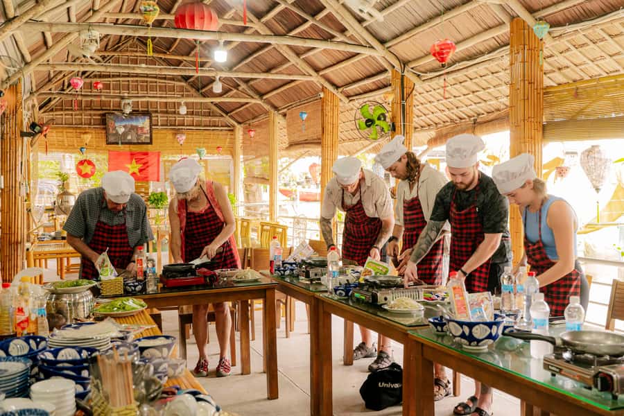 Hoi An: Unique Street Food Tour - Following the food trail through Hoi An