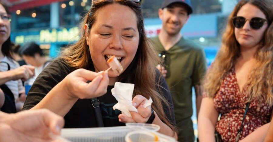 Hong Kong: Street Food Tour with Locals - Dim Sum and Wonton - Cha Chaan Teng classics and silk-stocking milk tea