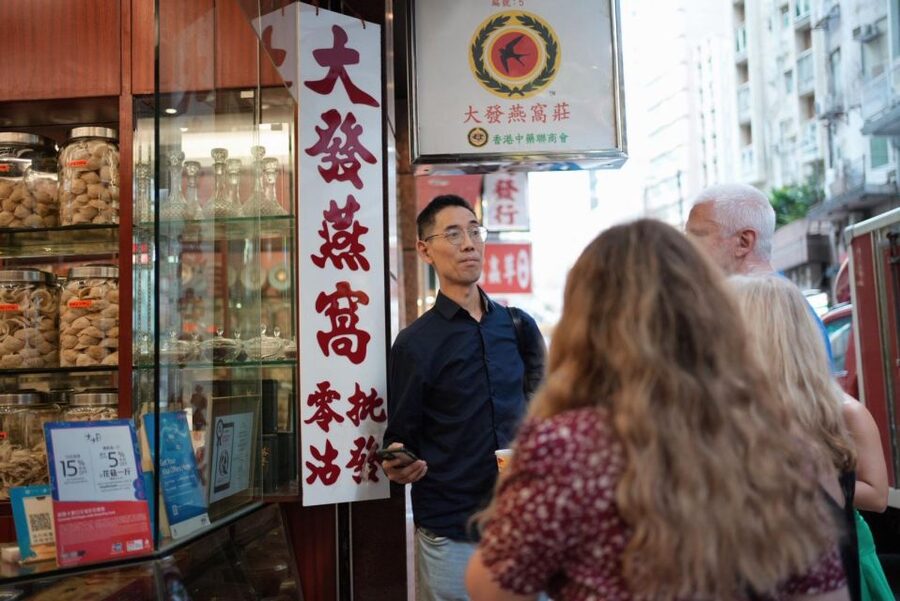 Hong Kong: Street Food Tour with Locals - Dim Sum and Wonton - Roast meats, egg tarts, and sweet stops