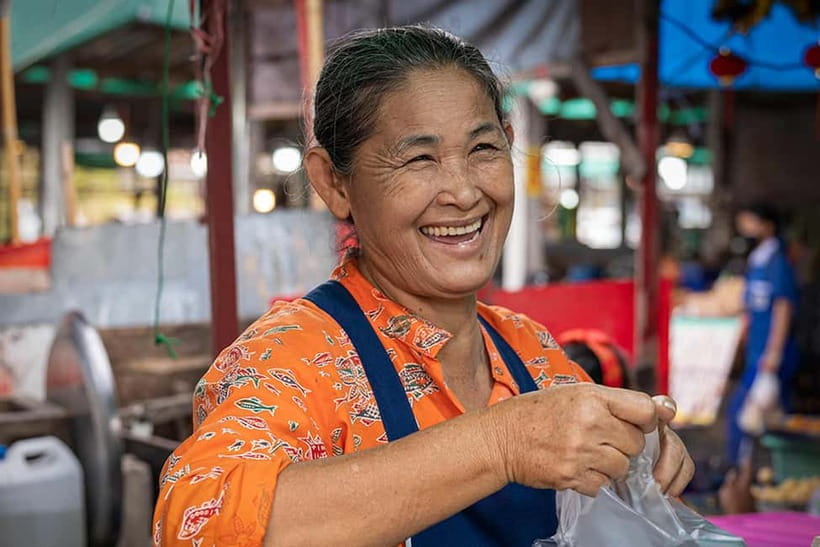 Hua Hin: Local Food Nighttime Guided Tour - The garden restaurant and regional dishes