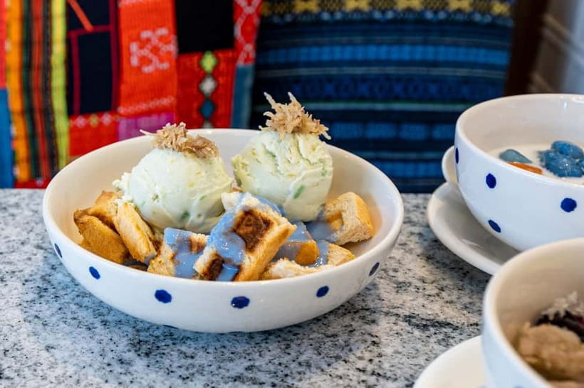 Hua Hin: Local Food Nighttime Guided Tour - Finishing with Thai sweets