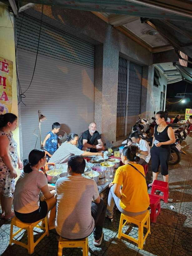 Hue: Guided Local Food Tour with Stories - Key points at a glance