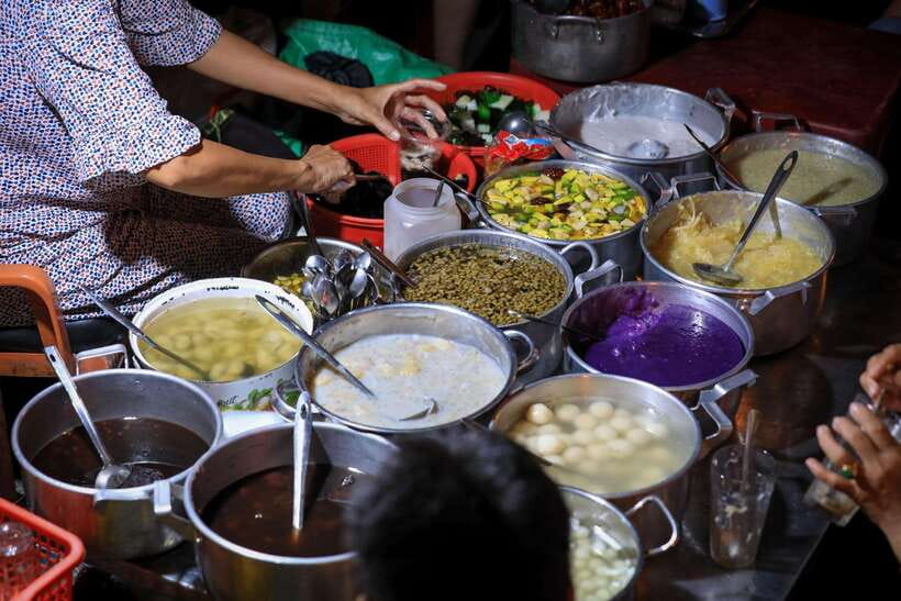 Hue: Guided Local Food Tour with Stories - Fourth stop at 114 Dinh Tien Hoang