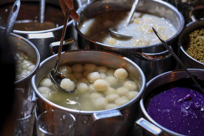 Hue: Guided Local Food Tour with Stories - Dessert at 36 Dinh Tien Hoang