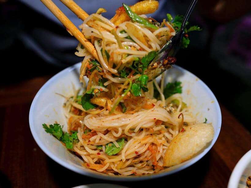 Hue: Guided Local Food Tour with Stories - Starting at 15 Le Loi and meeting your guide