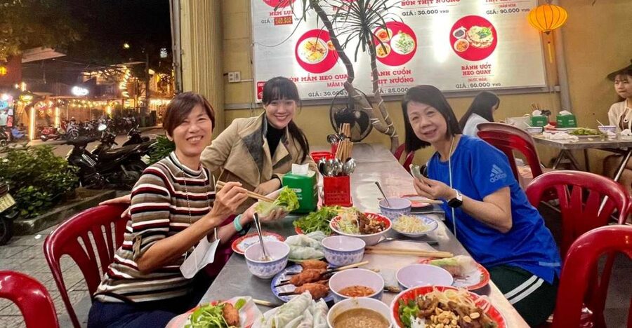 Hue: Night Street Food Tour by Cyclo with a Local Guide - Key points at a glance