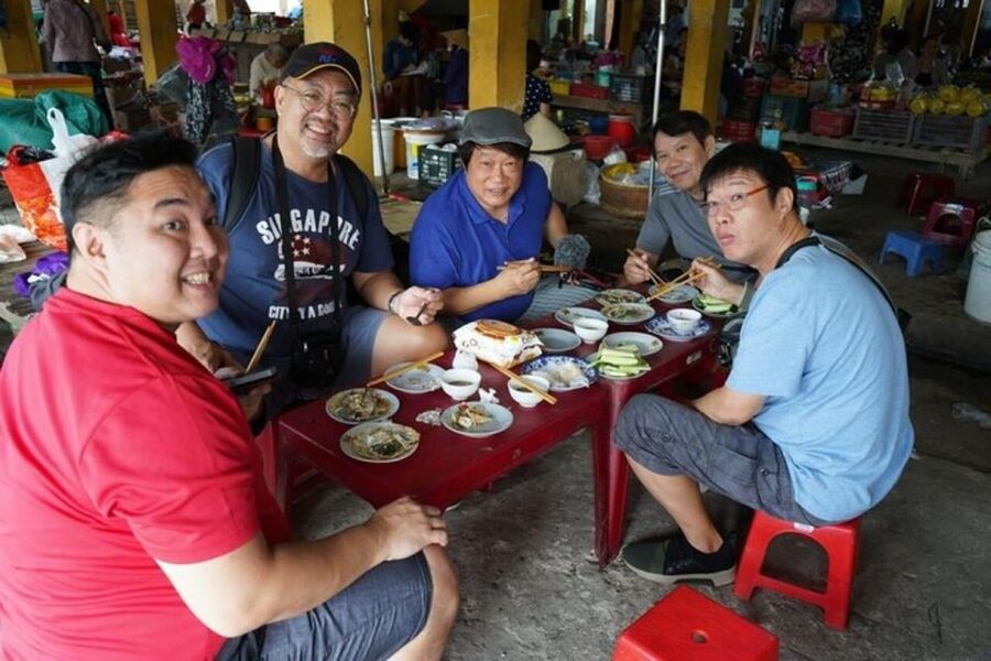 Hue: Night Street Food Tour by Cyclo with a Local Guide - A cyclo ride before bun bo Hue