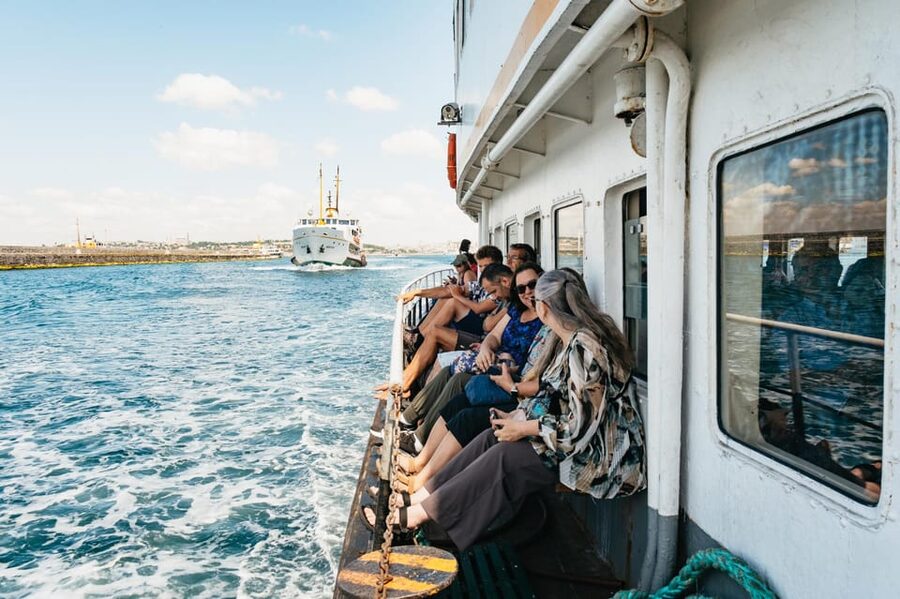 Istanbul: European and Asian Side Guided Foodie Walking Tour - Why this Istanbul food tour works so well
