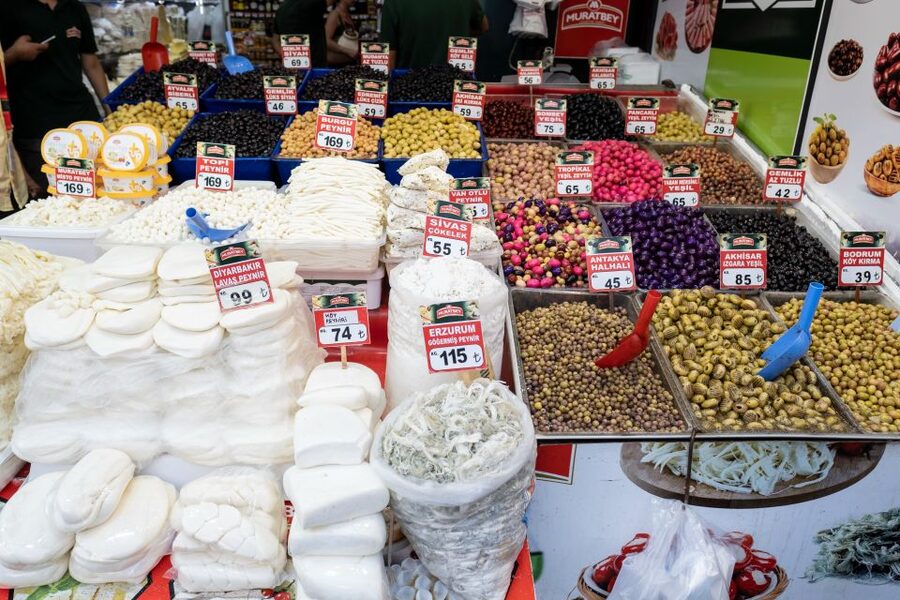 Istanbul: European and Asian Side Guided Foodie Walking Tour - Kadıköy market and the Asian side