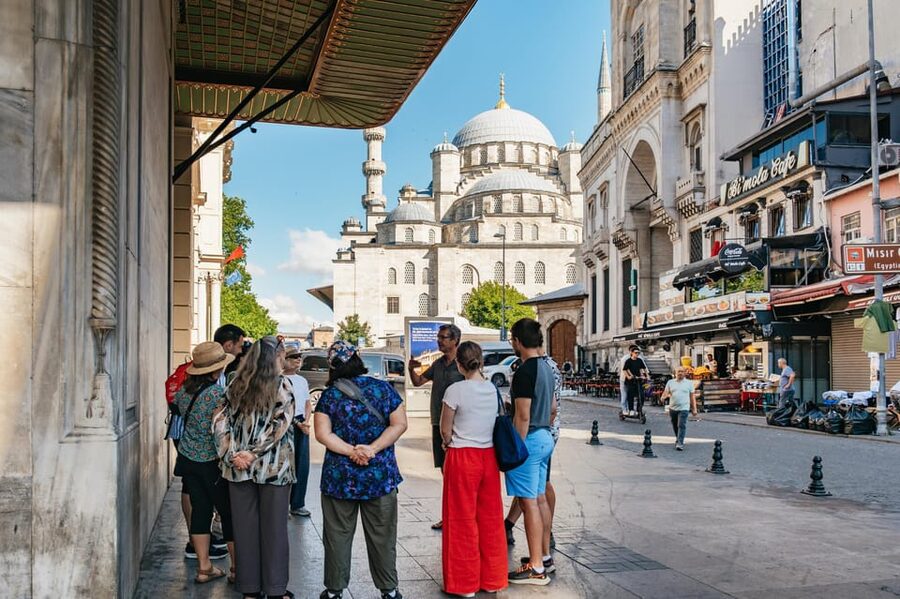 Istanbul: European and Asian Side Guided Foodie Walking Tour - Is the $135 price fair?
