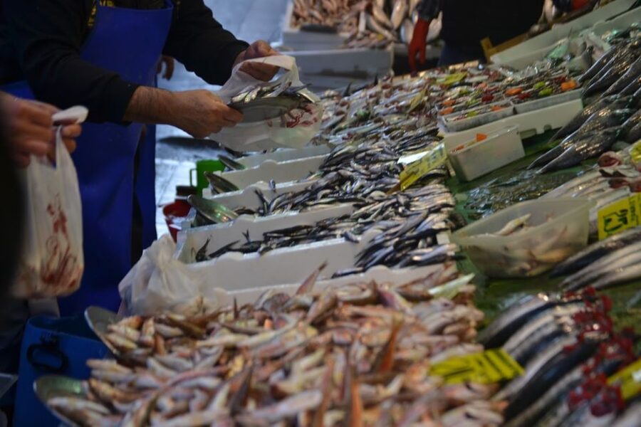 Istanbul: Turkish Food Tour in Kadikoy Across the Bosphorus - What the small-group format changes