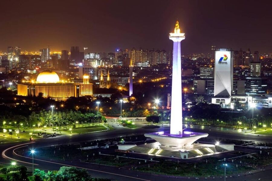 Jakarta: Private Guided Sightseeing & Street Food Night Tour - How the private transport changes the experience