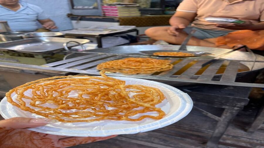 jodhpur: street food tour with over 8 food tastings - Meeting your guide and entering the market