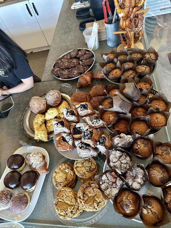 Kelowna: Walking Food Tour with 7 Tastings and 4 Drinks - Is this tour worth booking?