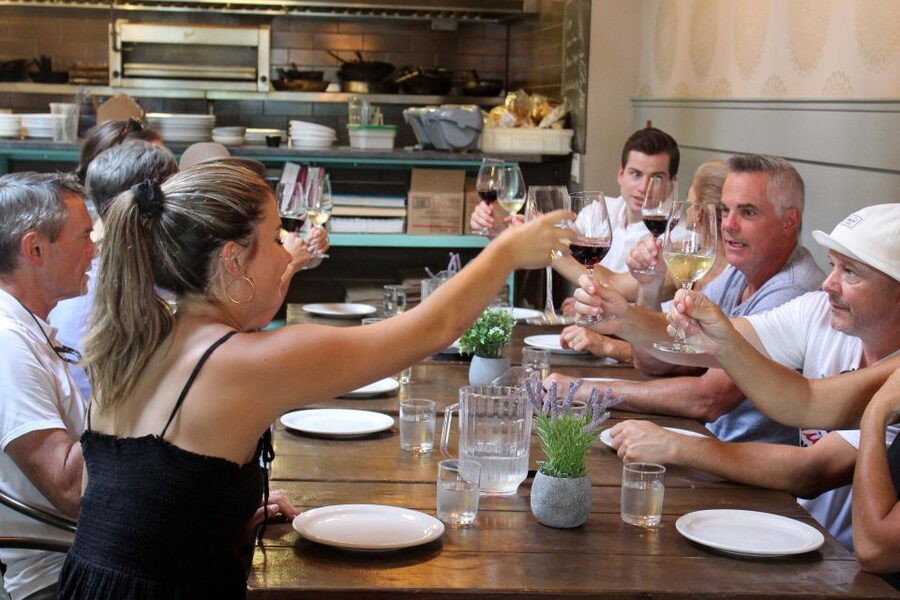 Kelowna: Walking Food Tour with 7 Tastings and 4 Drinks - Tea, bread, and the later tastings