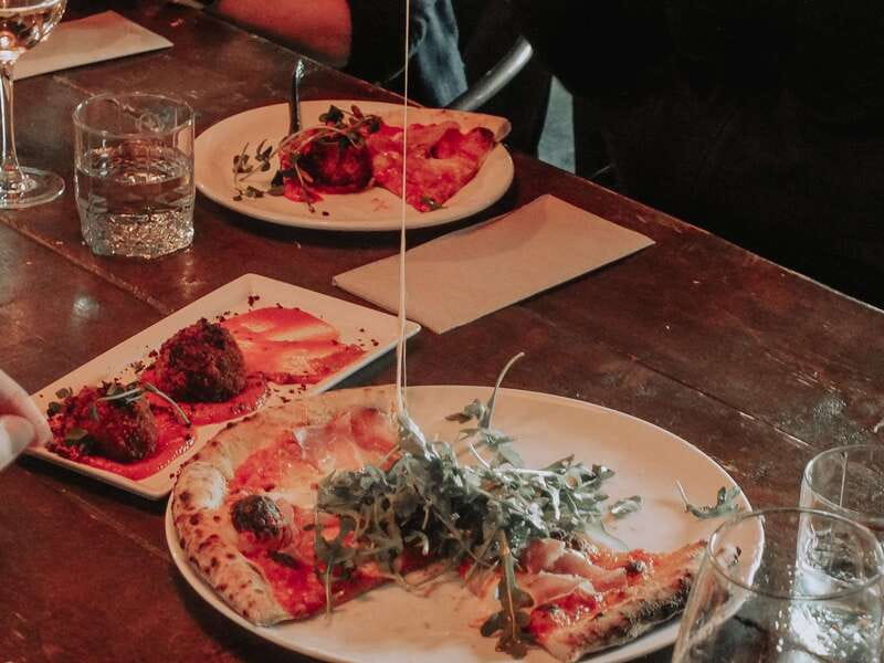 Kelowna: Walking Food Tour with 7 Tastings and 4 Drinks - Who should book this Kelowna food walk