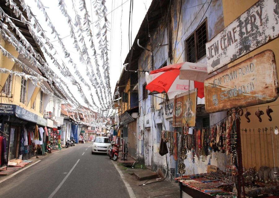 Kochi: Local Street Food Guided Walking Tour with Tastings - A food walk through Kochi’s older neighborhoods