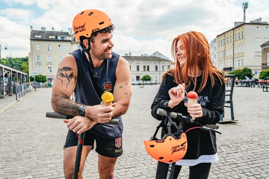 Krakow: Guided E-Scooter City Tour with Food Tastings - Podgórze and Ghetto Heroes Square