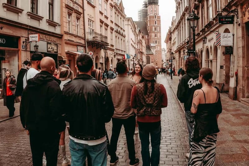 Krakow: Tipsy Polish Food Tour With History, Pierogi & Shots - The social side, from solo visitors to couples
